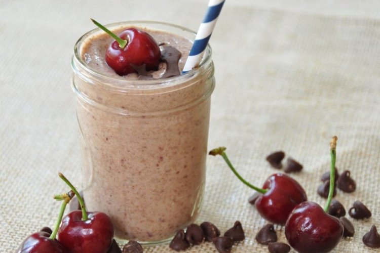 Cóctel de cereza y leche con cacao