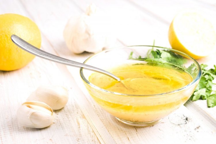 Aderezo de ajo para ensalada de col