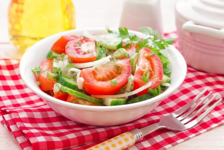 Tomato and Cucumber Salad for Pilaf