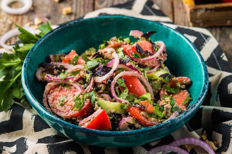 Vegetable Salad with Walnuts