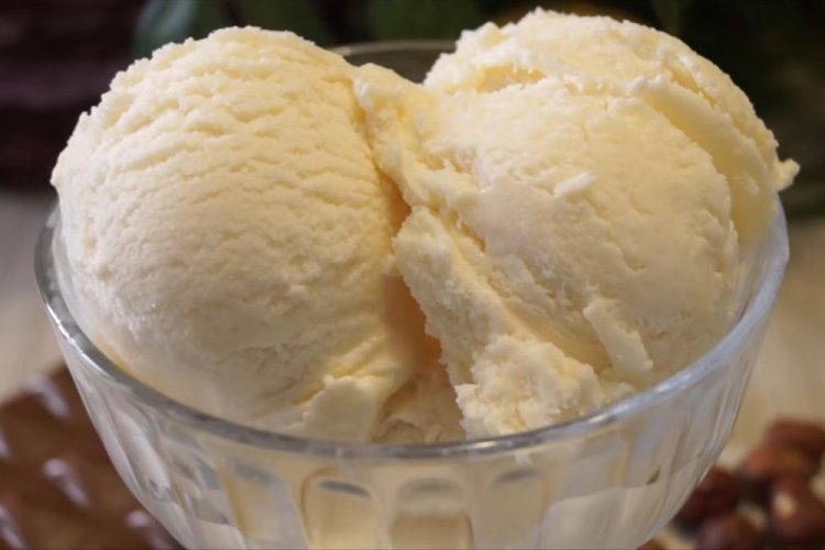 Ice Cream with Cream and Condensed Milk with Thickener