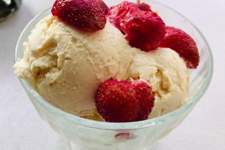 Ice Cream with Cream and Condensed Milk with Liqueur