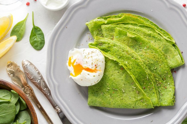 Green Pancakes with Almond Milk