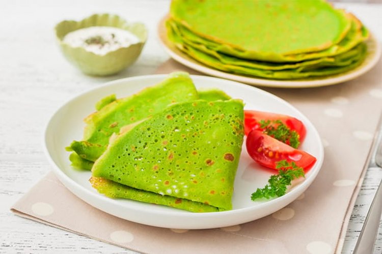 Green Spinach Pancakes with Boiling Water