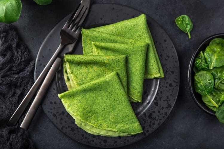 Green Pancakes with Kefir and Sparkling Water