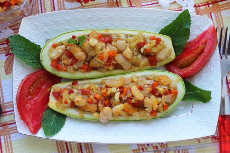 Calabacines rellenos de frijoles