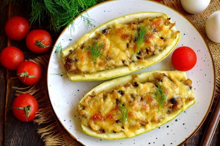 Calabacines rellenos de champiñones y crema agria