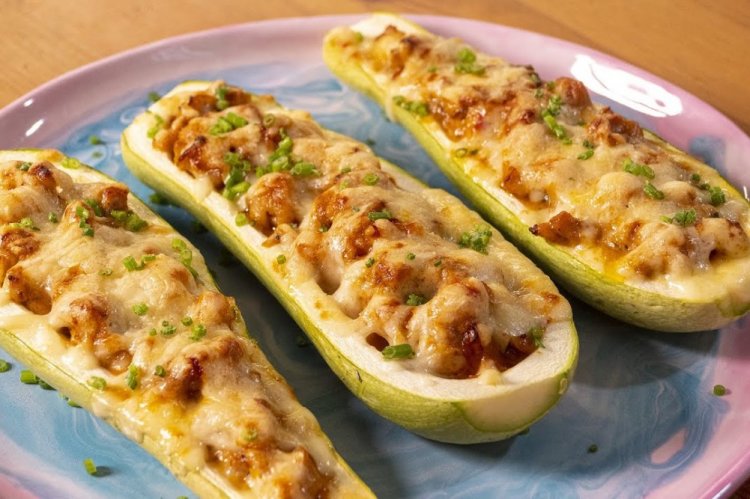 Calabacines rellenos de carne picada y queso