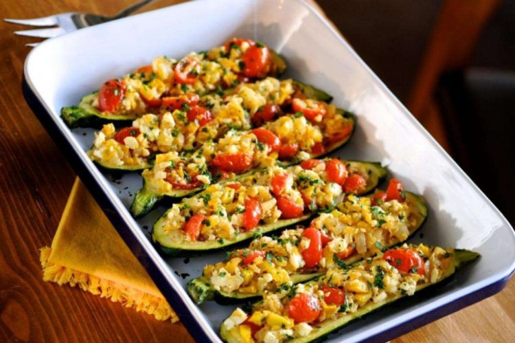 Calabacines rellenos de arroz y verduras