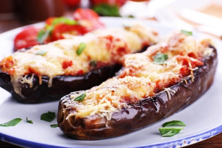 Eggplant Boats with Minced Meat and Vegetables