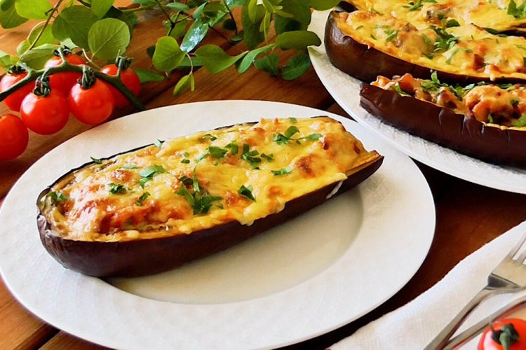 Eggplant Boats with Chicken