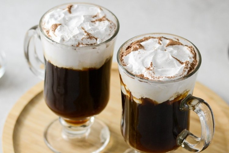Café irlandés con ron