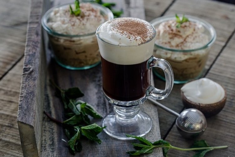 Café irlandés con jarabe de arce