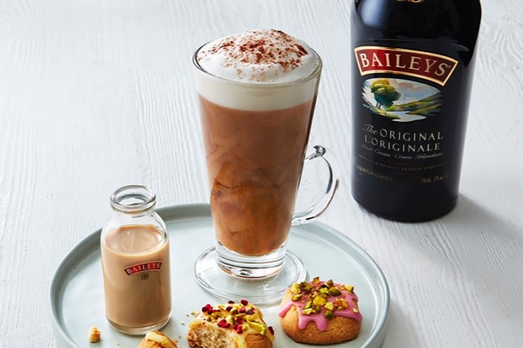 Café irlandés con licor de crema