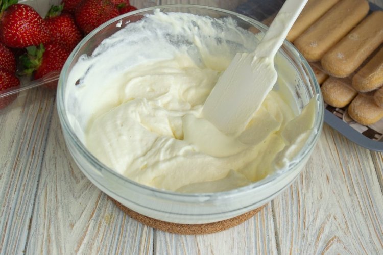 Ricotta and Cream Frosting for Cake