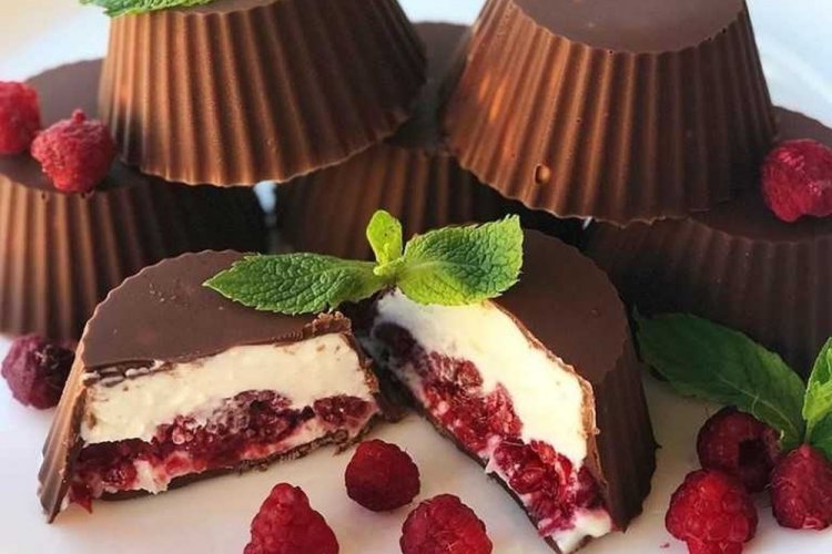 Curd Cheese Bars with Fresh Berries