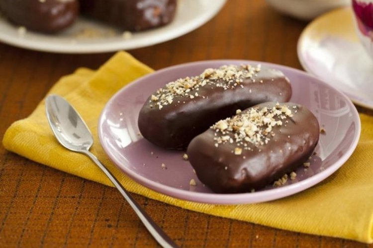 Chocolate Curd Cheese Bars with Nuts