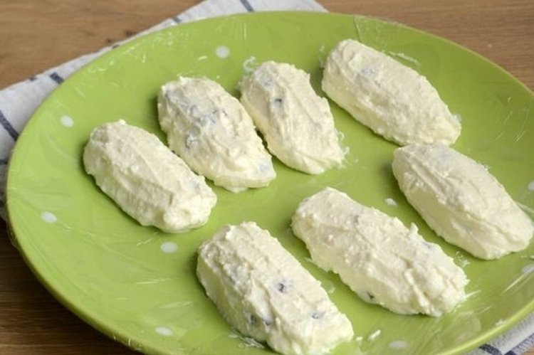 Curd Cheese Bars with Raisins