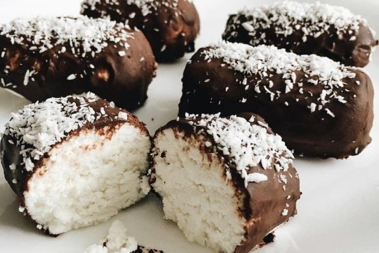 Curd Cheese Bars with Coconut Flakes