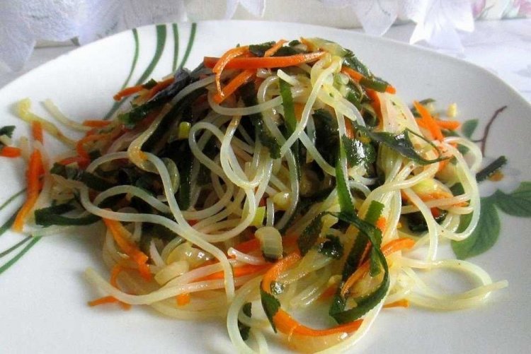 Funchoza and Seaweed Salad