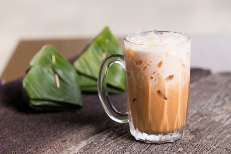 Té frío tailandés con leche condensada