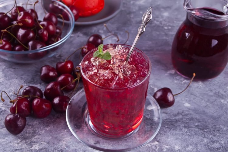Té frío de cereza