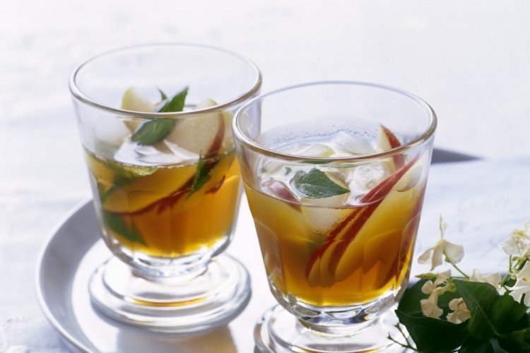 Té frío de manzana