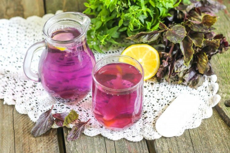 Té frío de albahaca