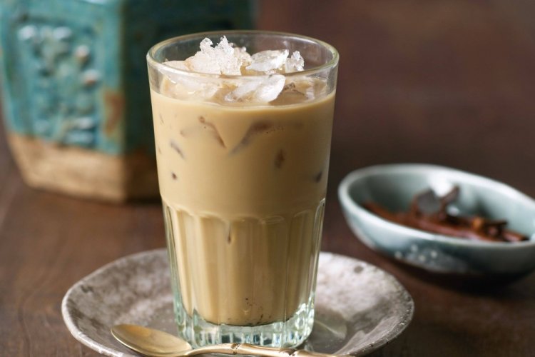 Iced Americano con leche condensada