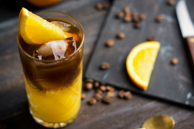 Iced Americano con zumo de naranja