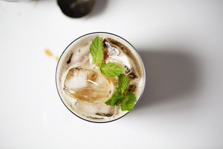 Iced Americano con menta