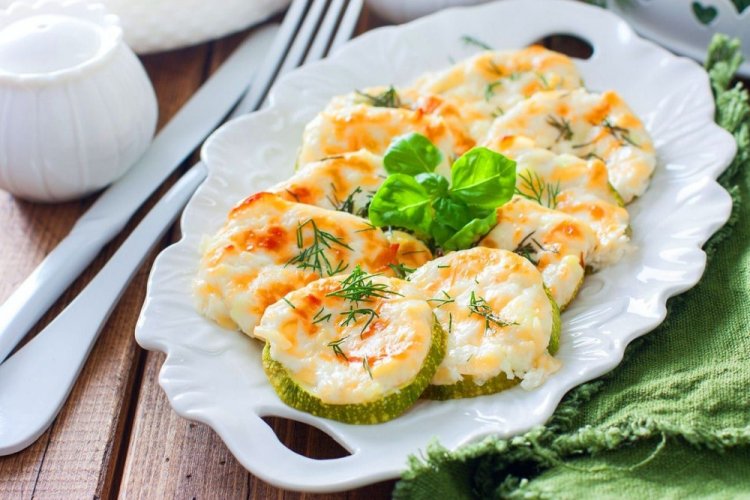Calabacines con requesón en crema agria