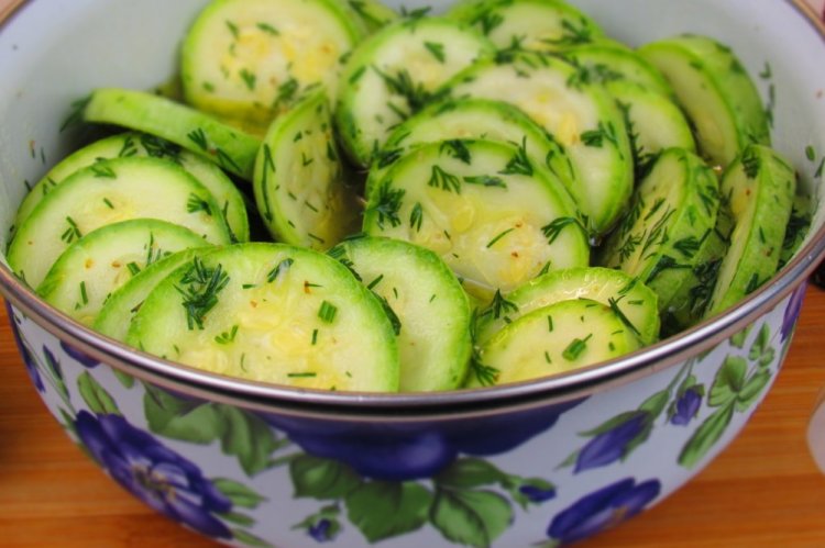 Lightly Salted Zucchini in Mineral Water
