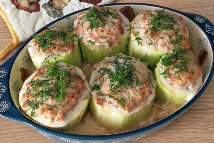 Stewed Stuffed Zucchini