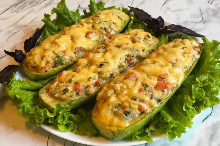 Stuffed Zucchini with Chicken and Vegetable Mix