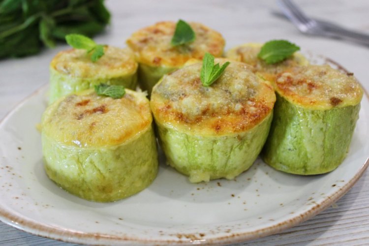 Stuffed Zucchini with Chicken