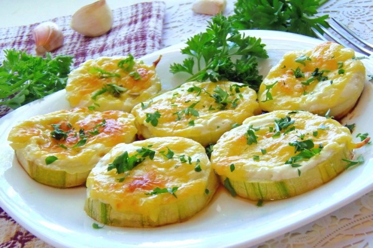 Calabacines en rodajas con queso al horno
