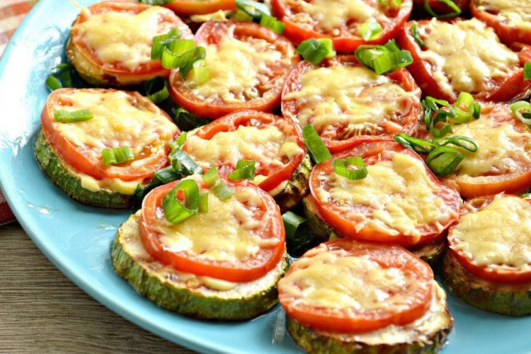 Calabacines con tomates y queso al horno