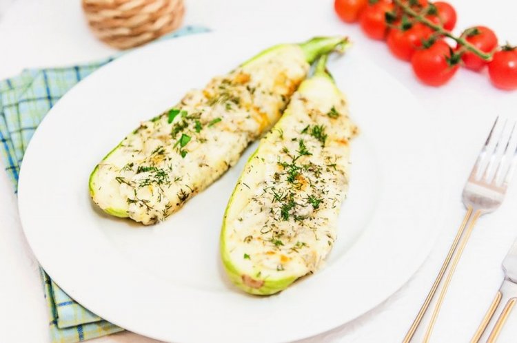 Barquitas de calabacín con requesón y queso al horno