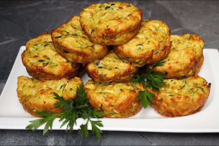 Muffins de calabacín con queso al horno