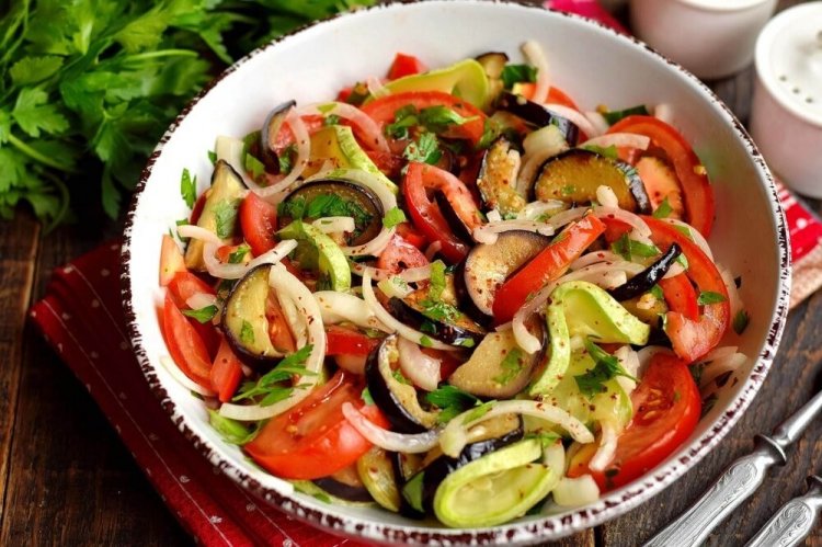 Ensalada de calabacín, berenjena y tomate
