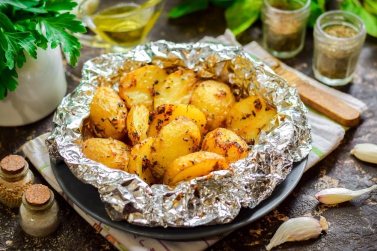 Potatoes with Lard in a Tandoor