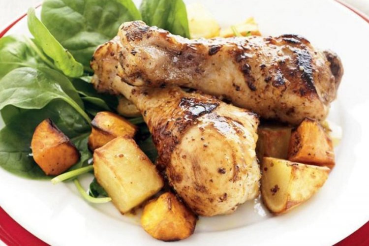 Muslos de pollo con patatas en freidora de aire