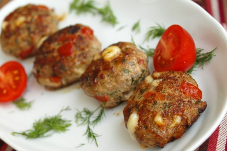 Cutlets with Onion and Tomatoes in an Air Fryer