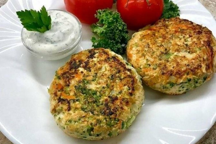 Diet Cutlets with Vegetables in an Air Fryer