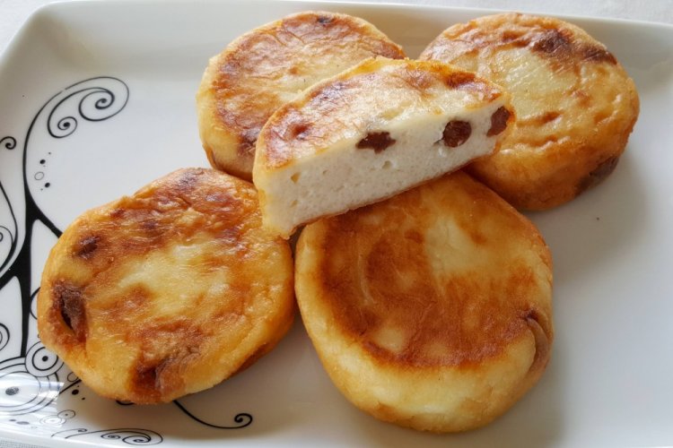 Syrniki with Raisins in an Air Fryer