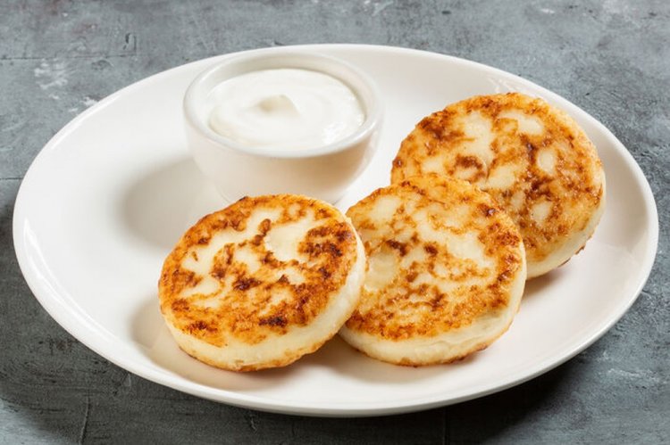 Syrniki with Sour Cream in an Air Fryer