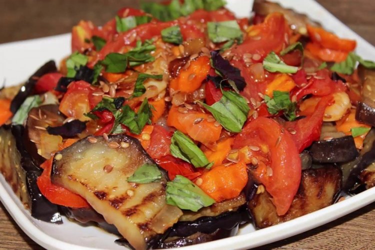 Eggplant with Tomatoes and Peppers in Air Fryer