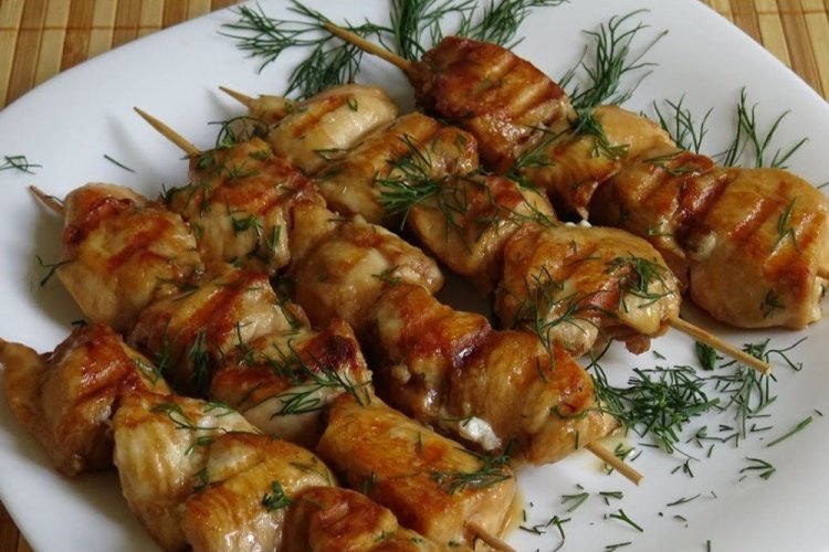 Brochetas de pechuga de pollo en freidora de aire