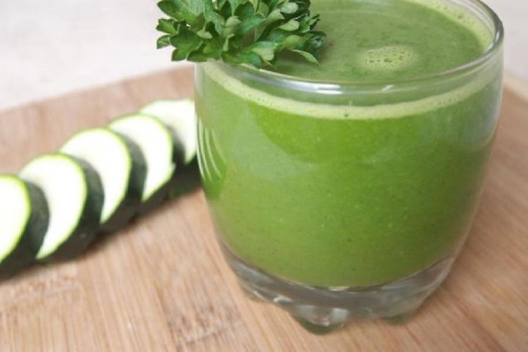 Zucchini Juice with Currant Leaves